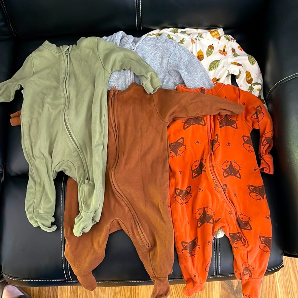 0-3 month sleepers. Set of 5. Great condition!